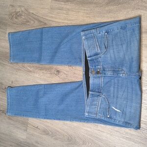 sac956 🧵Apt 9 Straight Leg Woman's Light Wash Denim Size 10 w/ 30.5" inseam
